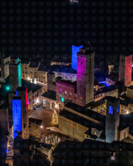 San Gimignano con luci Natale