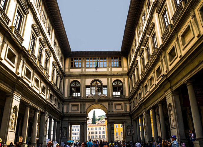Florence,_Italy_Uffizi_Museum_-_panoramio_cop
