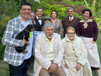 Da-sin-Righetti-con-il-suo-bassotto-Byron,-Filippini,-Salvi,-Raggi,-Giordano,-Coletti,-Aureli,-Mattioli-e-Mari-cop