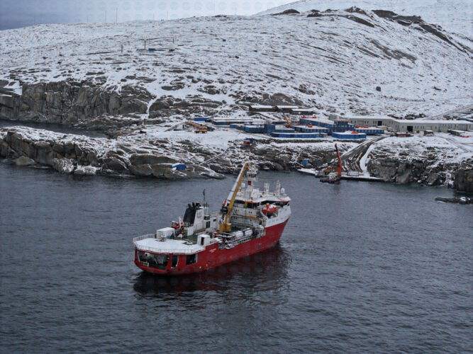 La rompighiaccio Laura Bassi in Antartide