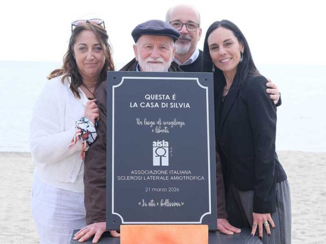 Da sx. G.Micarelli (Dg AISLA). Pino Codispoti (il papà di Silvia). S.Zanoni (Affari Gen. AISLA). S.Anceschi (Raccolta Fondi AISLA)-cop